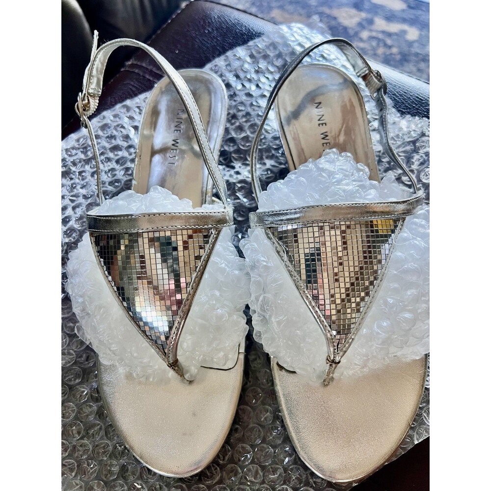 NINE WEST STRAPPY SANDALS - Size 8